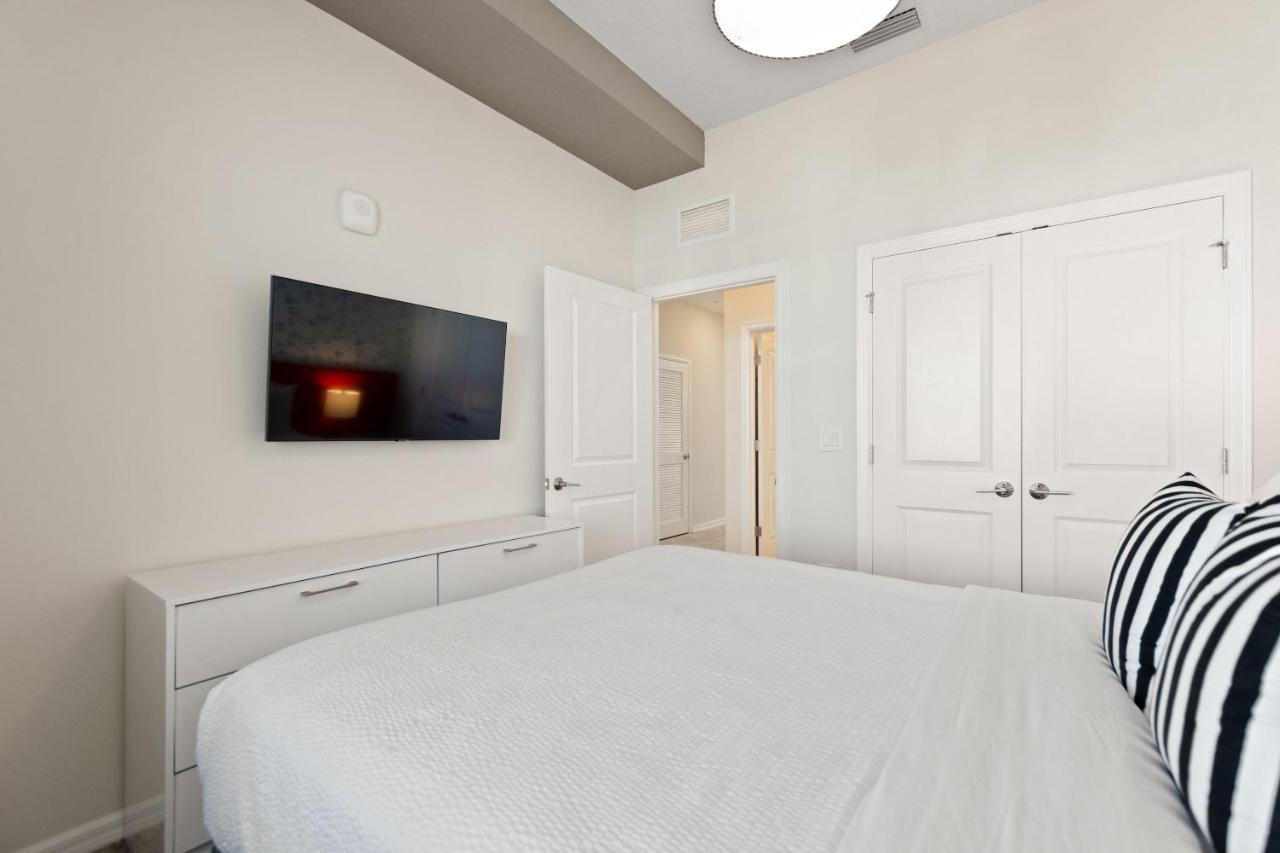 Apartment Duck House At Storey By Shine #992 Apts